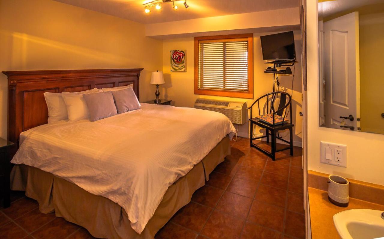 All Seasons Bed & Breakfast Kelowna Exterior foto